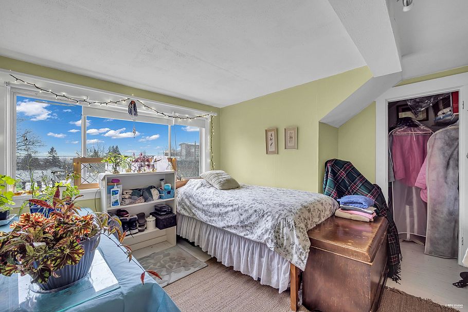 458 E 9th Street North Vancouver, BC - 16