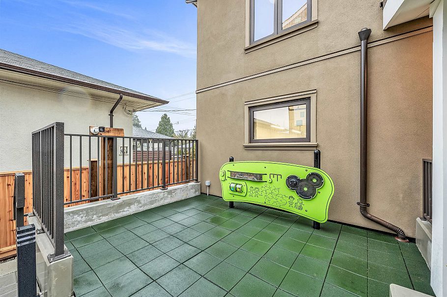 1012 W 52nd Avenue Vancouver, BC - 22