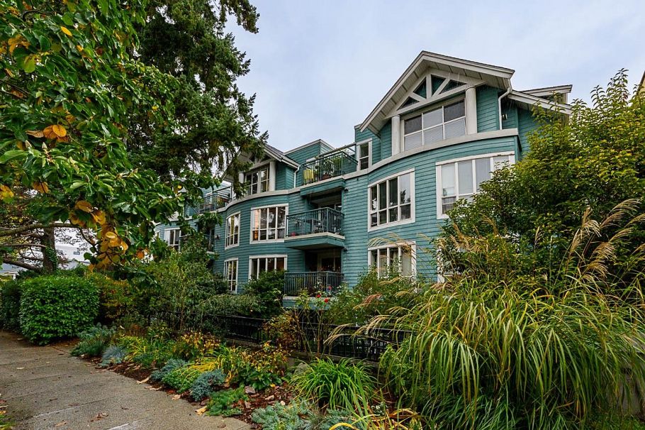 403 1617 Grant Street Vancouver, BC - 2