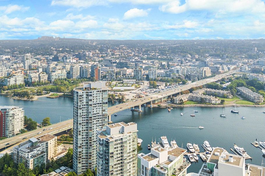 1501 193 Aquarius Mews Vancouver, BC - 37