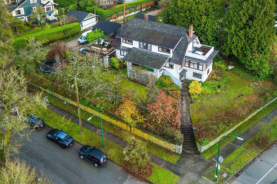 1989 W King Edward Avenue Vancouver, BC - 1