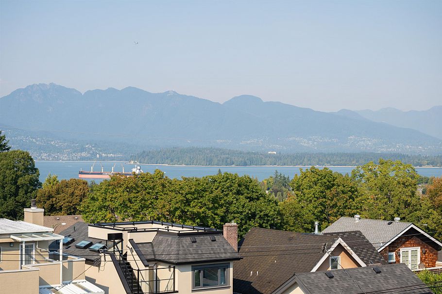 4043 W 11th Avenue Vancouver, BC - 36