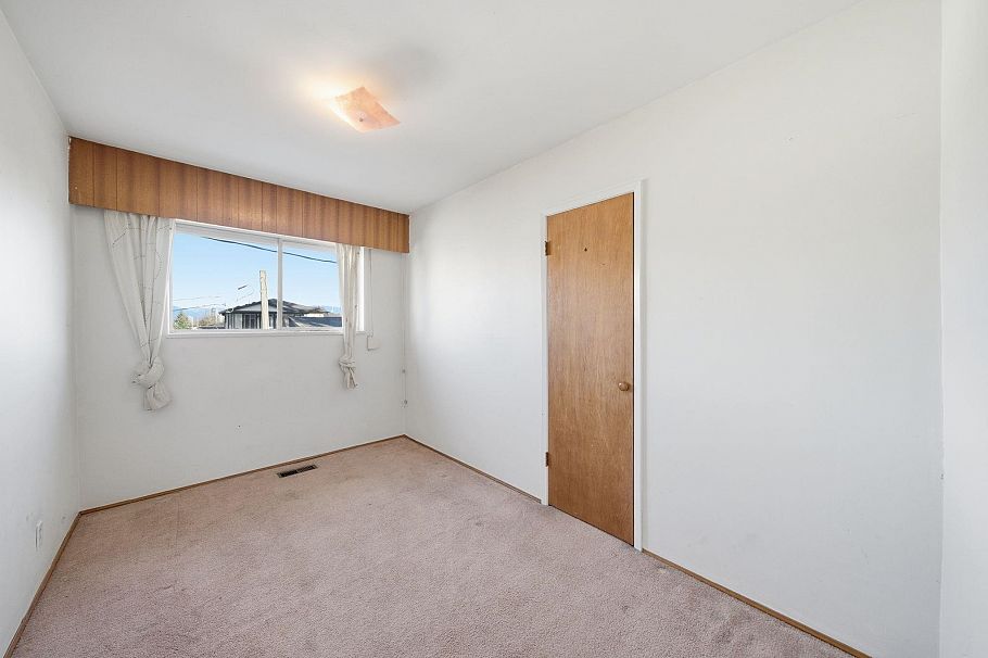 4561 Manor Street Vancouver, BC - 16