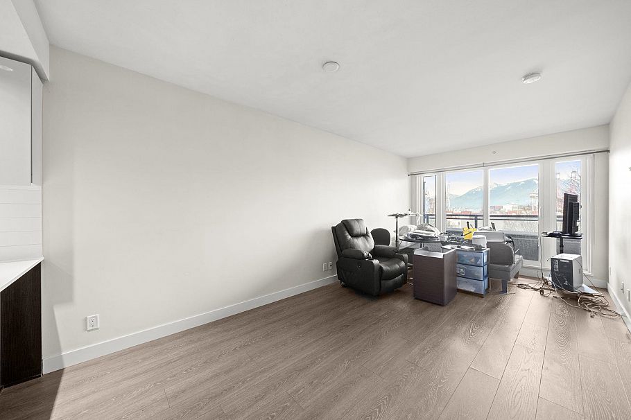 419 1588 E Hastings Street Vancouver, BC - 5
