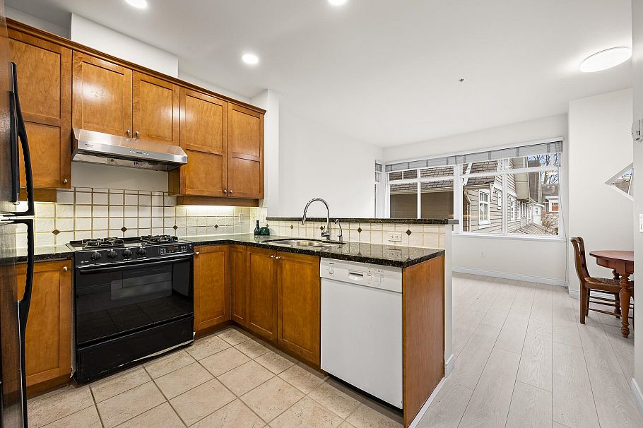 5406 Larch Street Vancouver, BC - 12