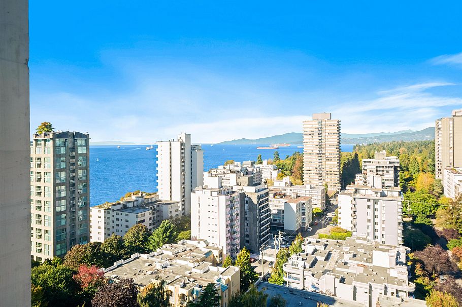 2006 1850 Comox Street Vancouver, BC - 1