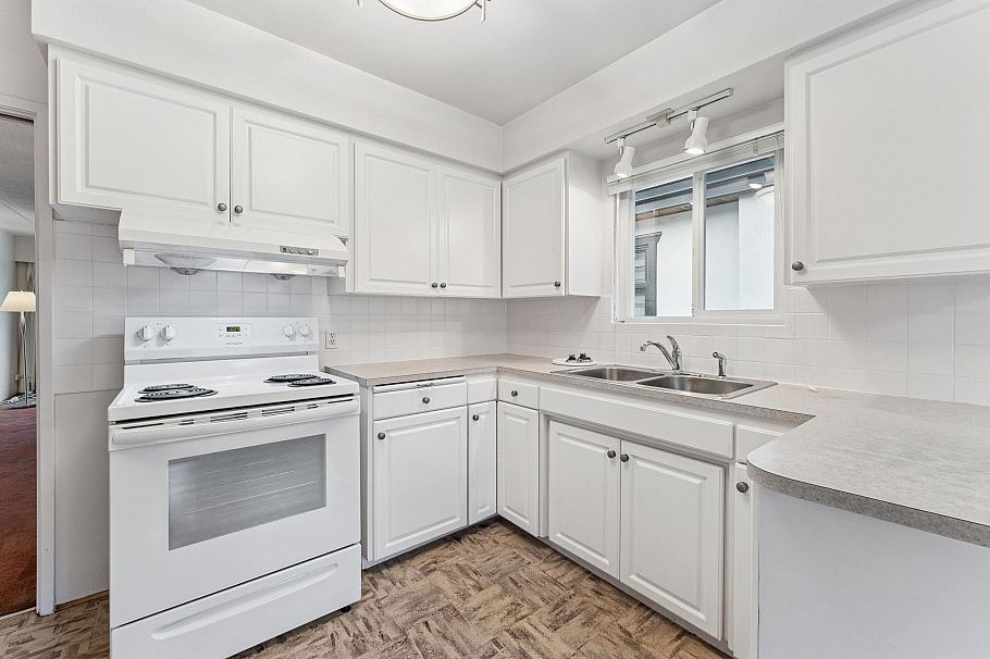 1521 E 64th Avenue Vancouver, BC - 9