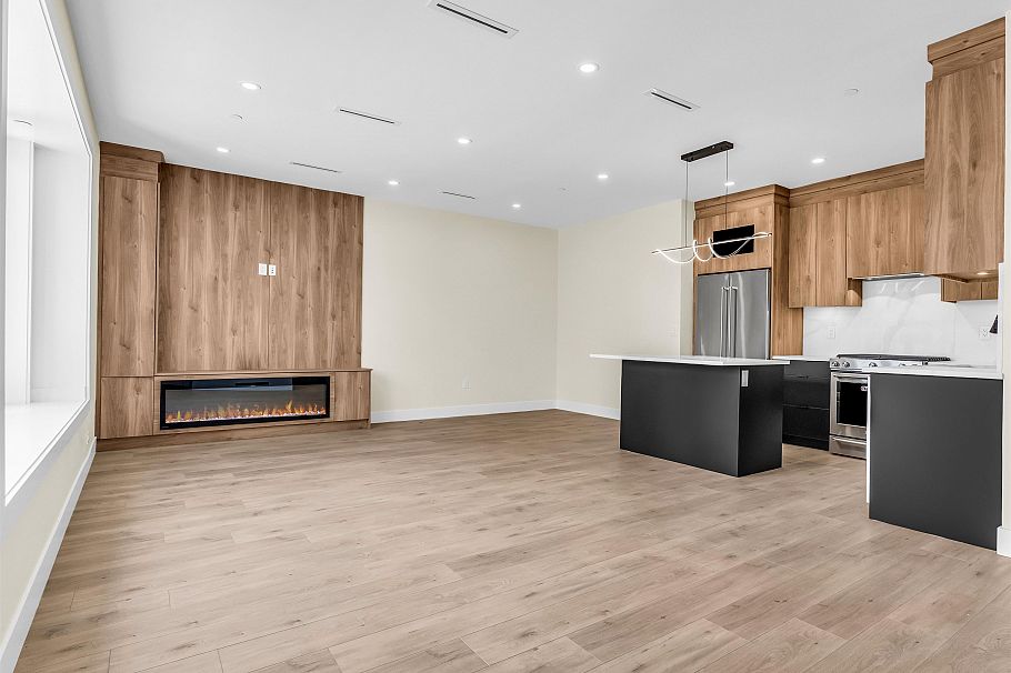 1 5221 Clarendon Street Vancouver, BC - 2