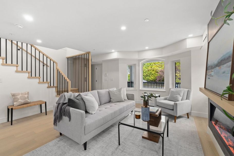 2436 W 49th Avenue Vancouver, BC - 4