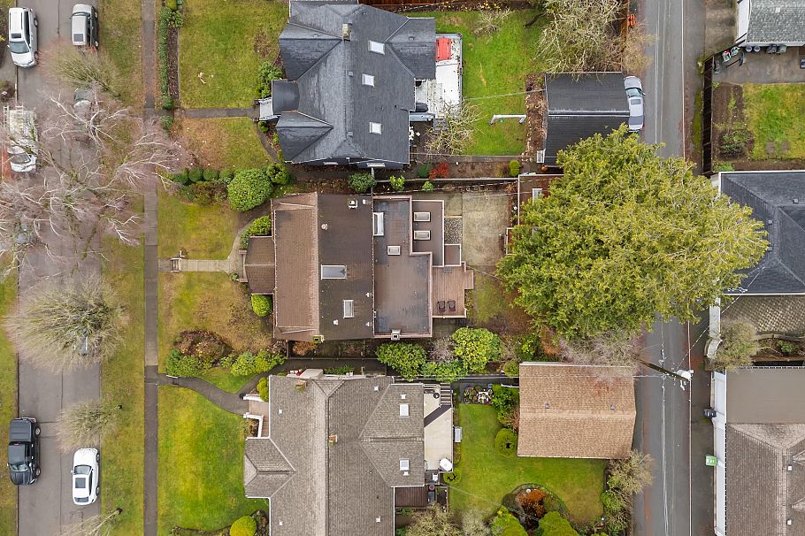 3537 W 31st Avenue Vancouver, BC - 2