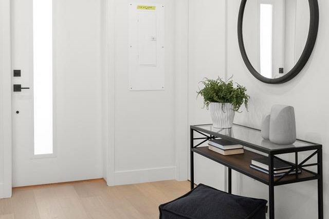 2430 W 49th Avenue Vancouver, BC - 9