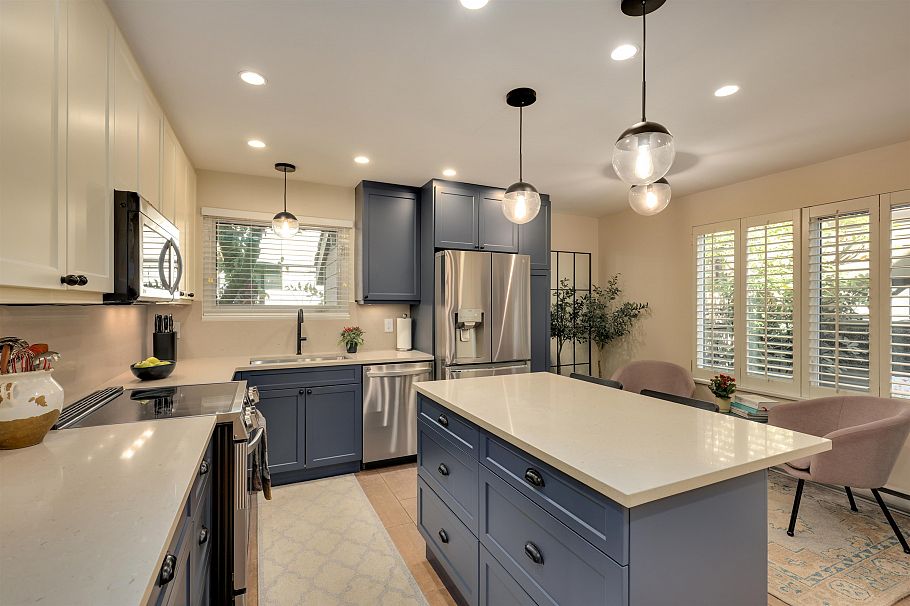 4035 Springtree Drive Vancouver, BC - 1