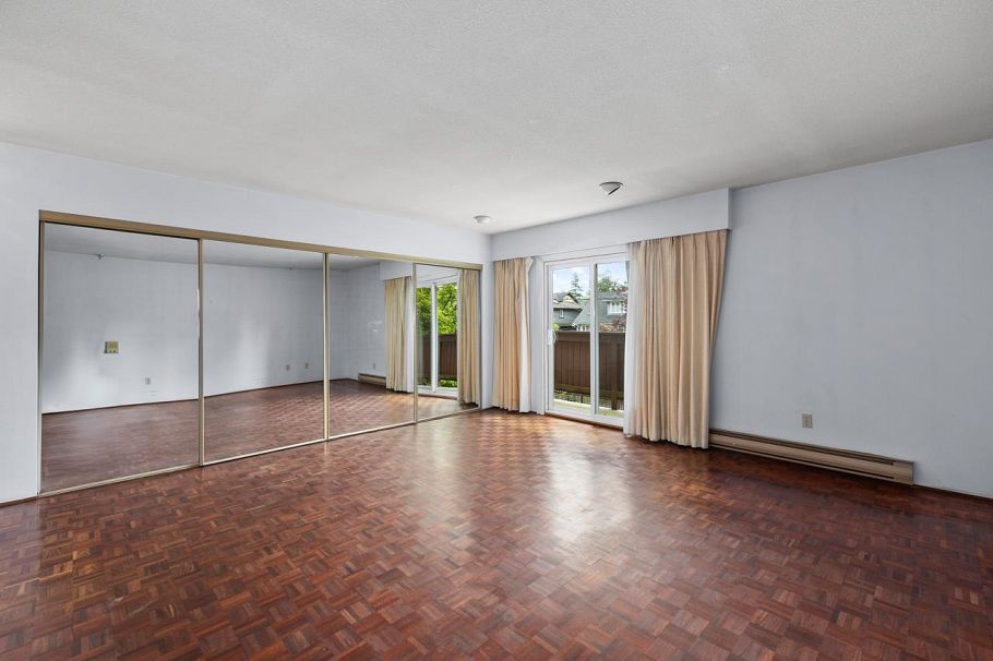 2676 W 33rd Avenue Vancouver, BC - 23