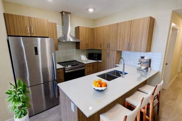 208 2889 E 1st Avenue Vancouver, BC - 2