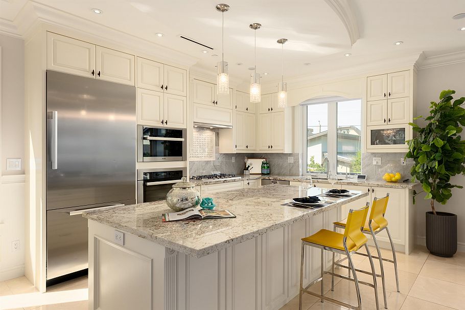 4043 W 11th Avenue Vancouver, BC - 9