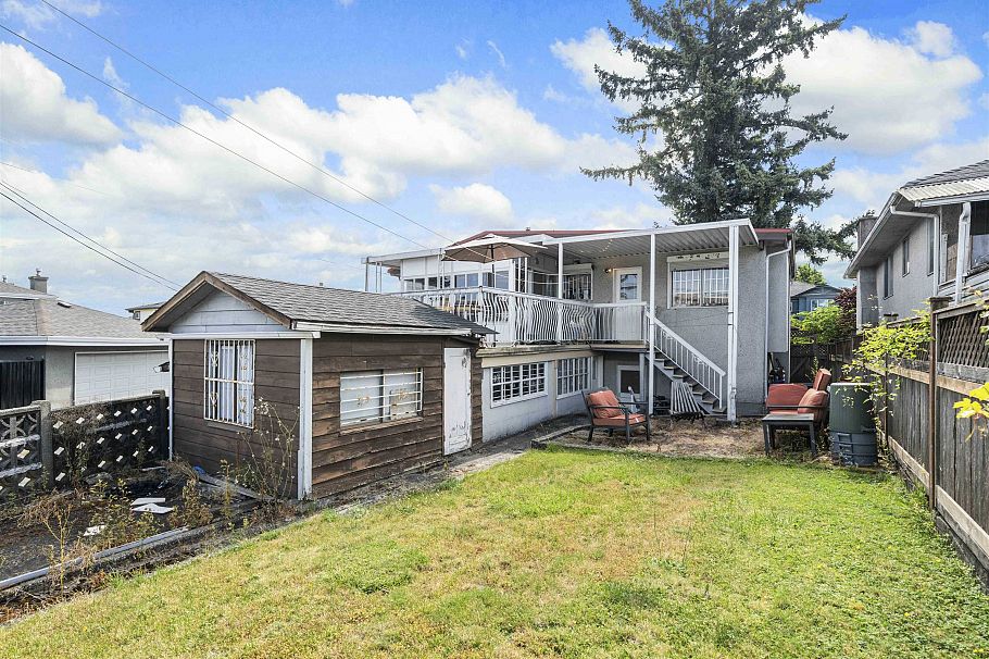 4561 Manor Street Vancouver, BC - 29