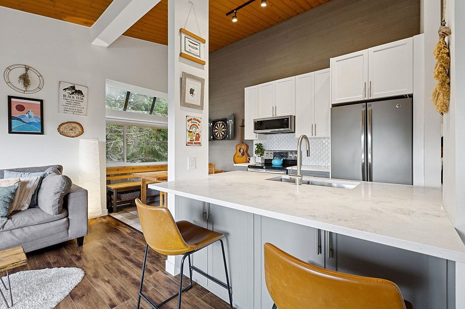 302 146 E 18th Street North Vancouver, BC - 9