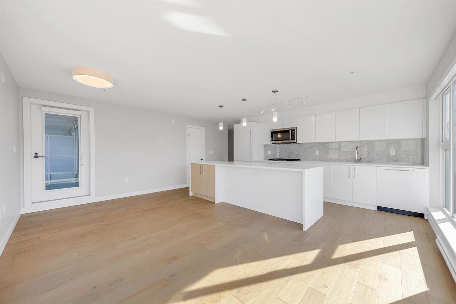 202 2508 Fraser Street Vancouver, BC - 5