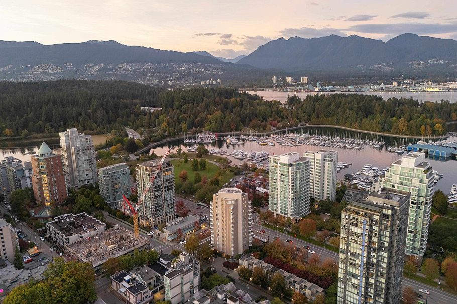 201 1788 W Georgia Street Vancouver, BC - 38