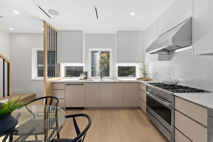 2430 W 49th Avenue Vancouver, BC - 14