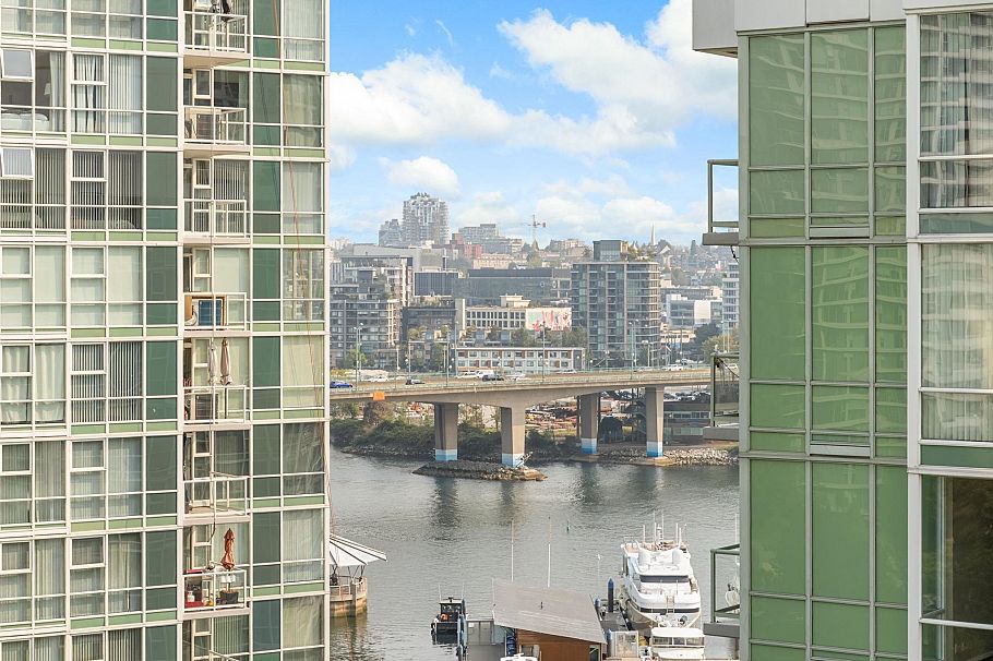 1501 193 Aquarius Mews Vancouver, BC - 23