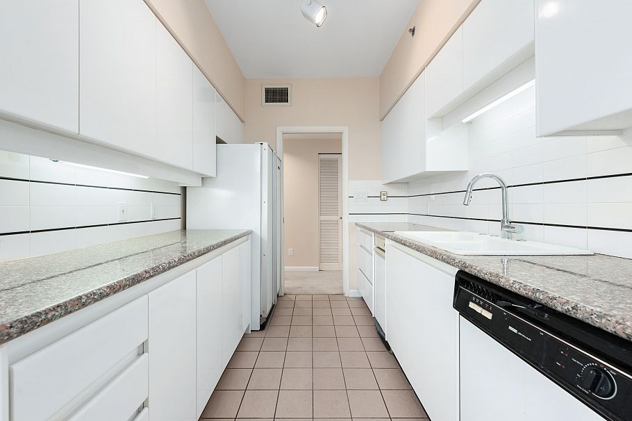 201 1788 W Georgia Street Vancouver, BC - 13