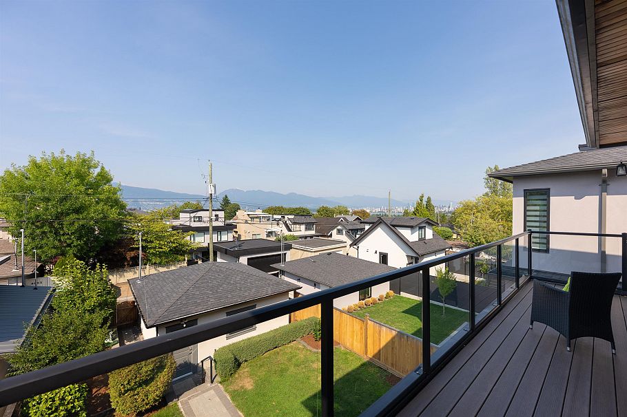 4043 W 11th Avenue Vancouver, BC - 21