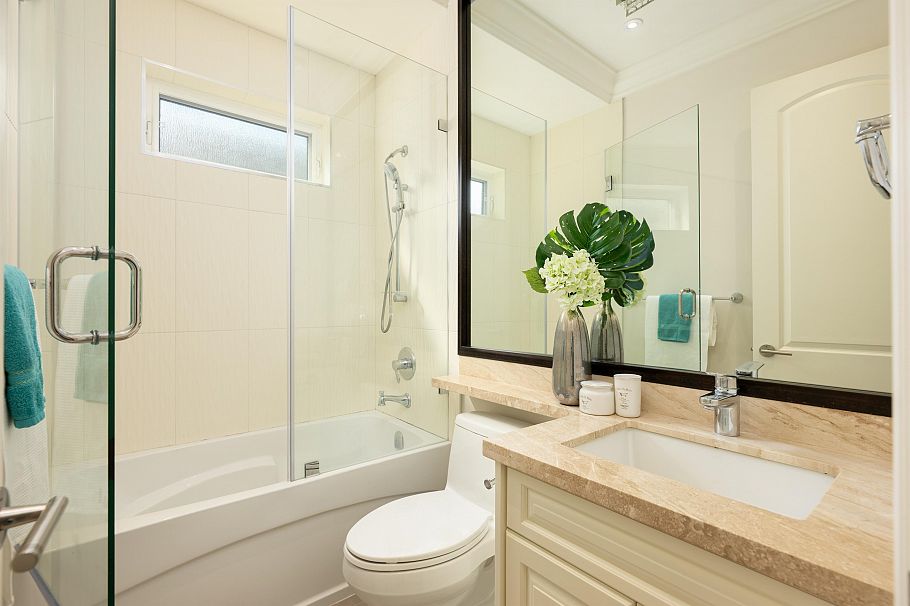 4043 W 11th Avenue Vancouver, BC - 25