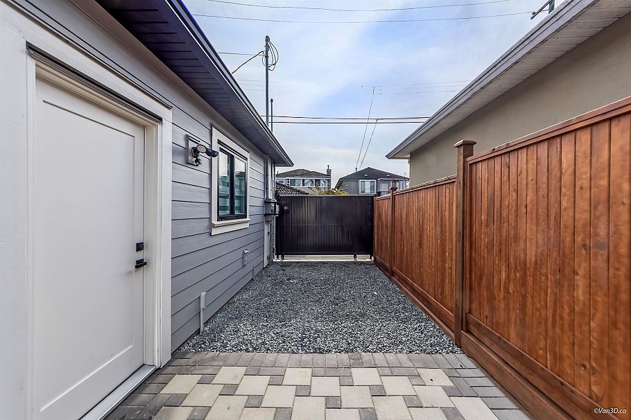 2 150 E 51st Avenue Vancouver, BC - 28