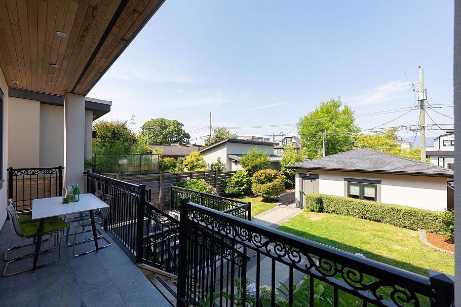 4043 W 11th Avenue Vancouver, BC - 20