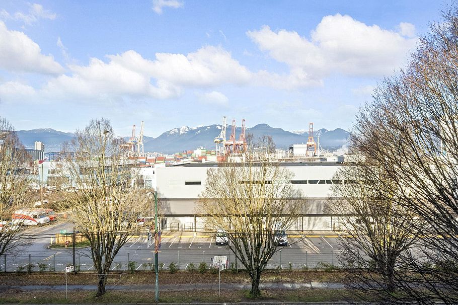 419 1588 E Hastings Street Vancouver, BC - 23