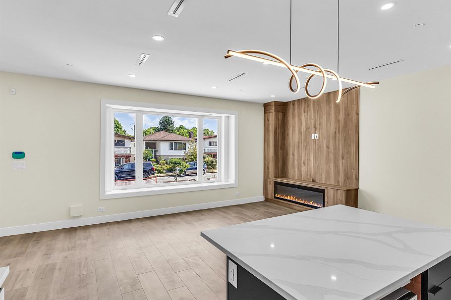 1 5221 Clarendon Street Vancouver, BC - 5