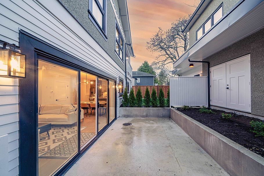 A 2735 W 8th Avenue Vancouver, BC - 13