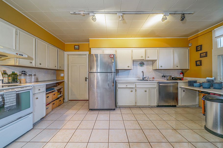 1989 W King Edward Avenue Vancouver, BC - 13