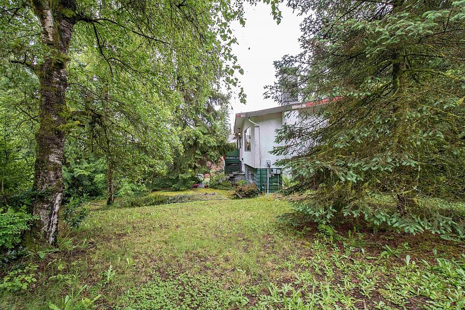 3875 Regent Avenue North Vancouver, BC - 26