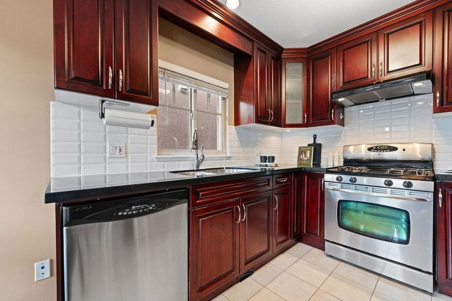 1254 E 11th Avenue Vancouver, BC - 8