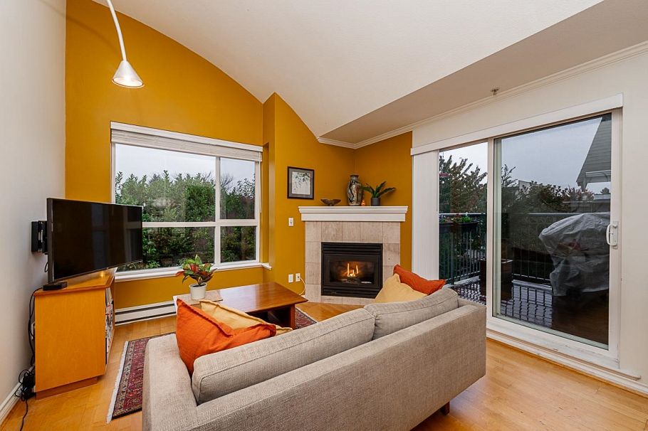 403 1617 Grant Street Vancouver, BC - 1