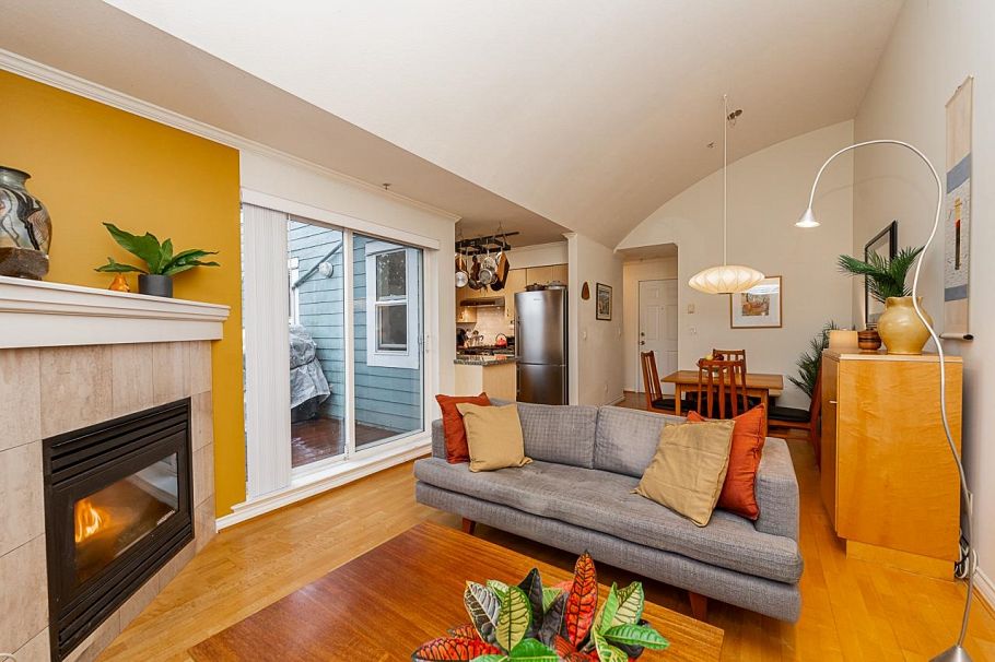 403 1617 Grant Street Vancouver, BC - 4