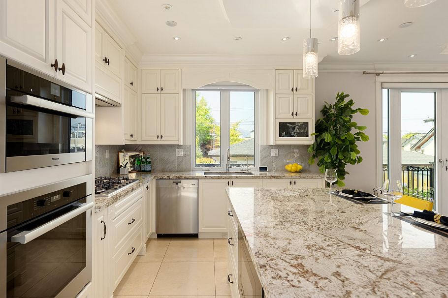 4043 W 11th Avenue Vancouver, BC - 10