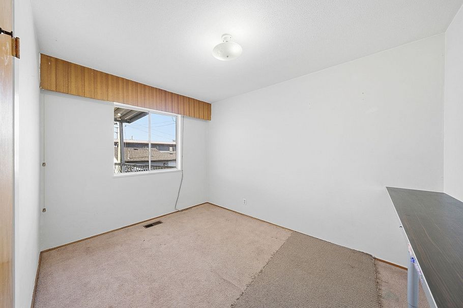 4561 Manor Street Vancouver, BC - 14