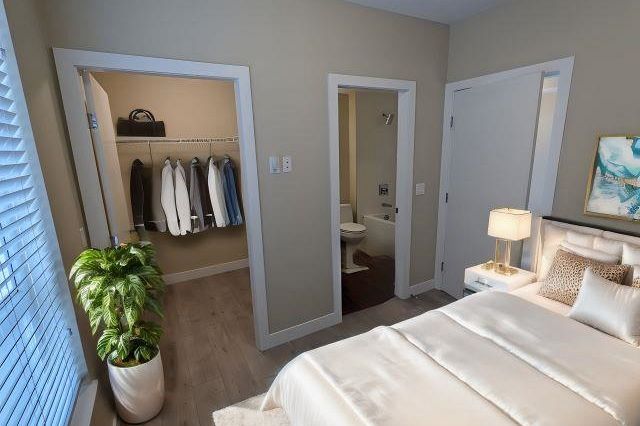 208 2889 E 1st Avenue Vancouver, BC - 4