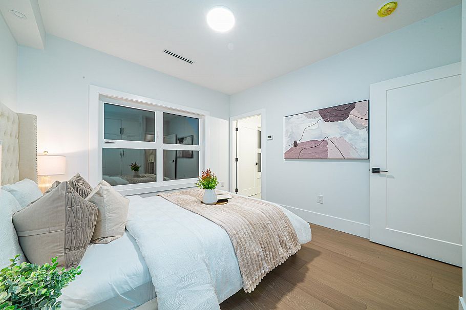 2735 W 8th Avenue Vancouver, BC - 24