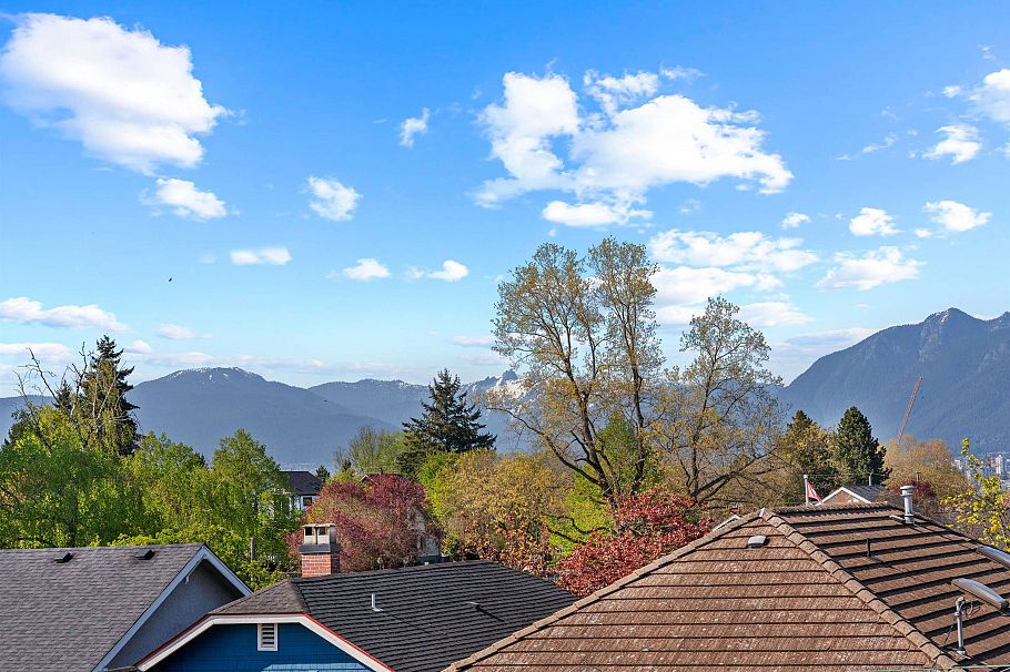 2 2253 Grant Street Vancouver, BC - 31