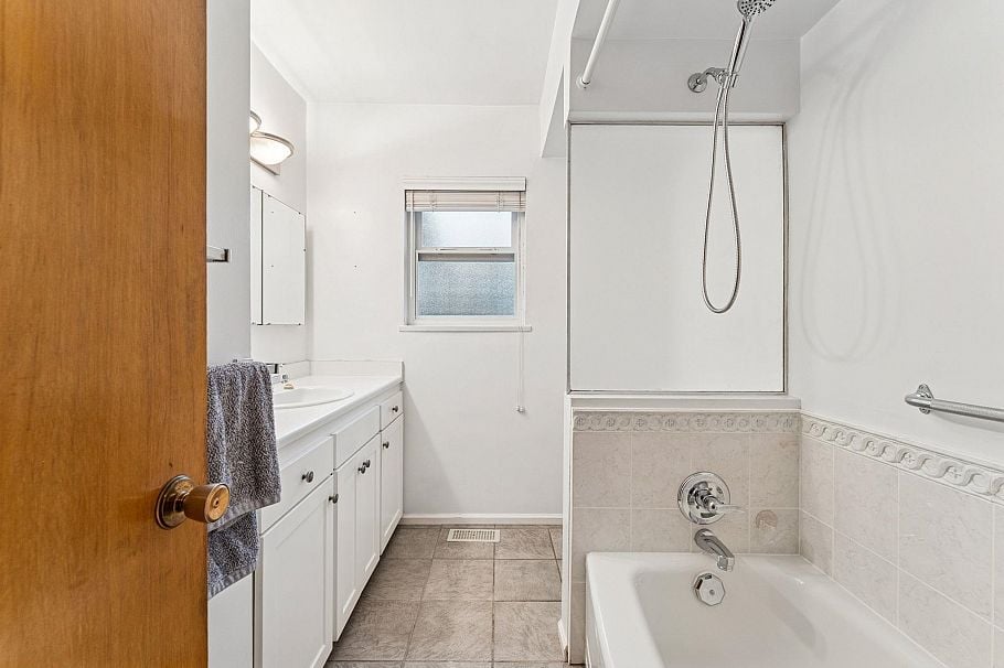 1521 E 64th Avenue Vancouver, BC - 19