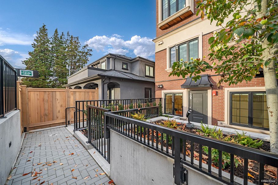 105 918 W 32nd Avenue Vancouver, BC - 4