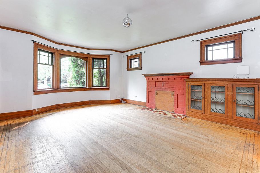 4557 W 14th Avenue Vancouver, BC - 4