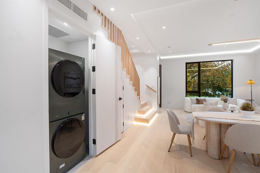 1 1595 W 66th Avenue Vancouver, BC - 9