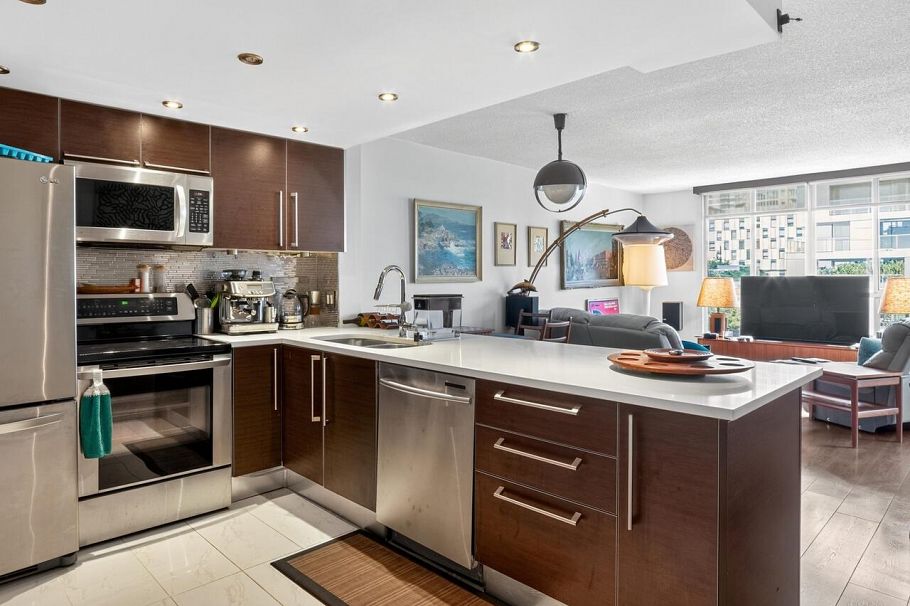 801 1500 Howe Street Vancouver, BC - 4