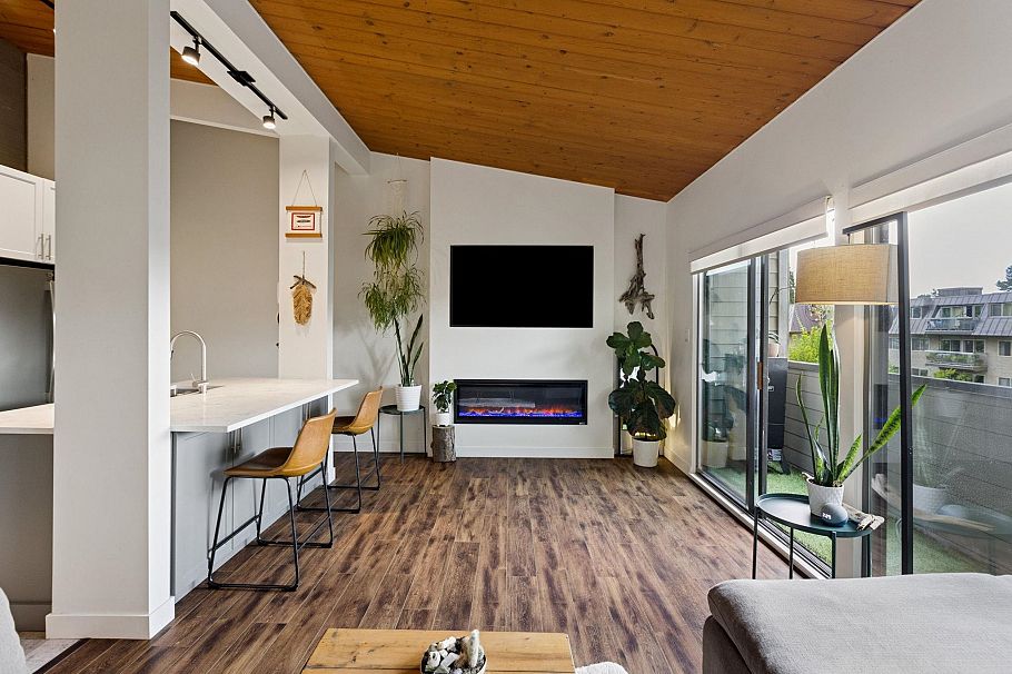 302 146 E 18th Street North Vancouver, BC - 2