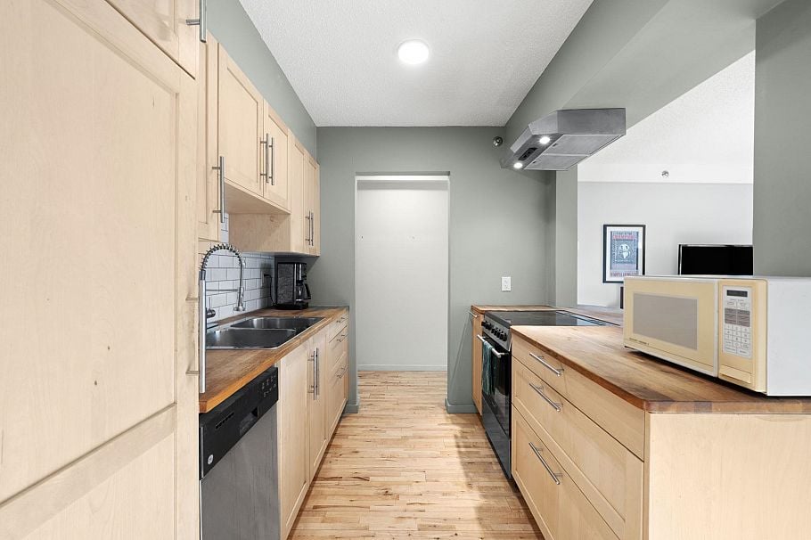 104 1549 Kitchener Street Vancouver, BC - 2